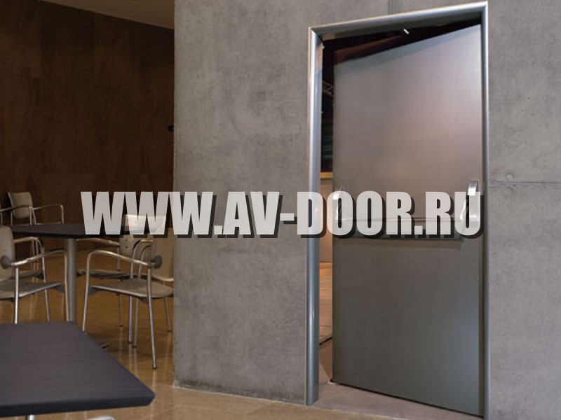 Фото работы: Огнеупорная дверь с антипаникой для кафе под серебро