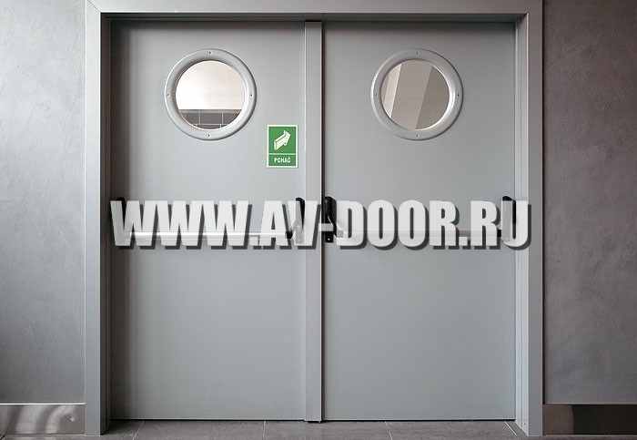 Фото работы: Противопожарная двупольная дверь с иллюминаторами и антипаникой