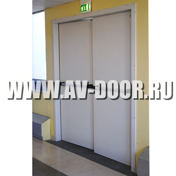 Фото работы: Белая двупольная противопожарная дверь с антипаникой