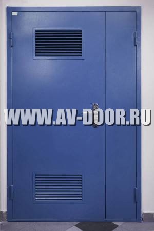 Фото работы: Синяя двупольная дверь с порошковым окрасом и вентиляционной решёткой