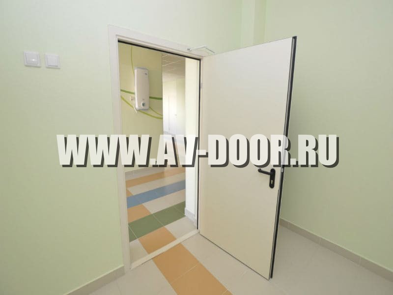Фото работы: Глухая противопожарная дверь в офисном здании белая