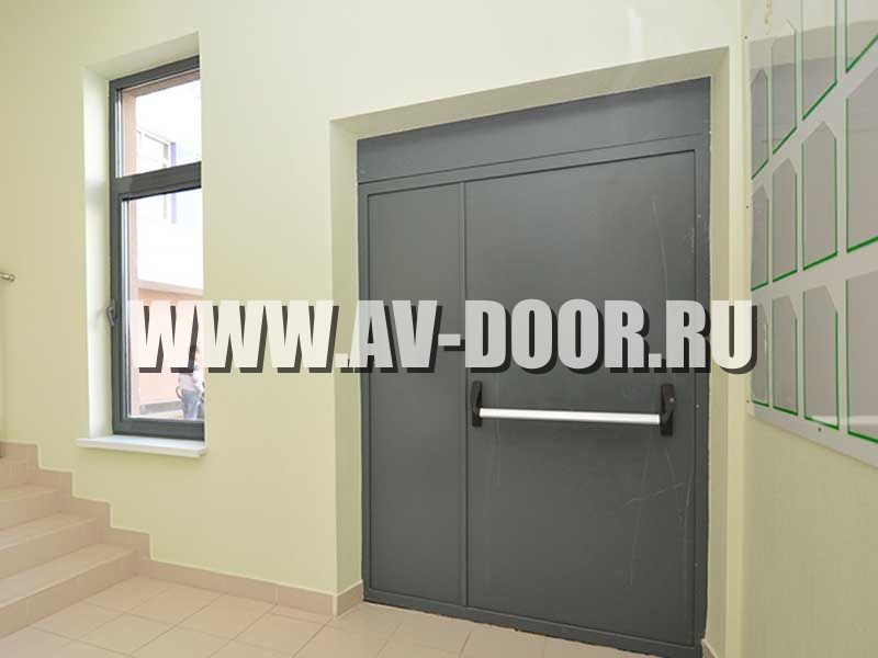 Фото работы: Глухая серая дверь с антипаникой