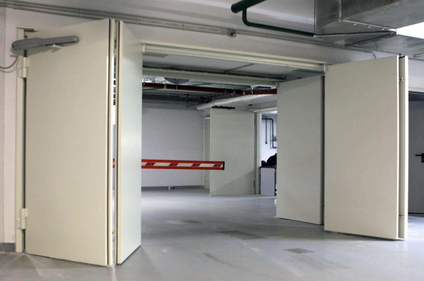 Противопожарные складные секционные ворота EI 90 ПВ90-4