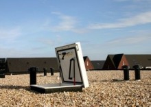 Противопожарный люк 2-го типа белого цвета для крыши