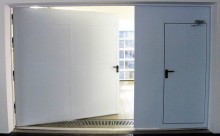 Белые огнестойкие распашные ворота EI 90 с калиткой