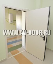 Серая однопольная противопожарная дверь с порогом