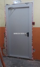 Серая глухая противопожарная дверь